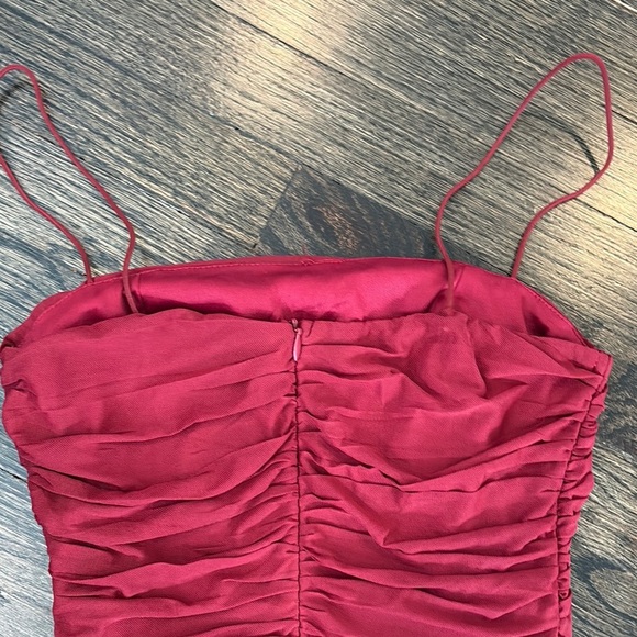 Juniors Elegant Red Ruched Dress by Princess Polly - size 6 - Picture 4 of 4